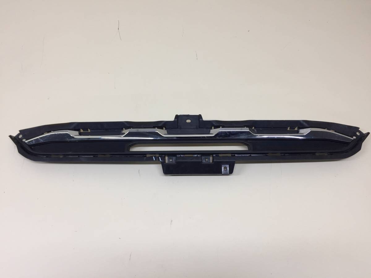 Решетка в бампер центральная Haval Haval F7 2019>