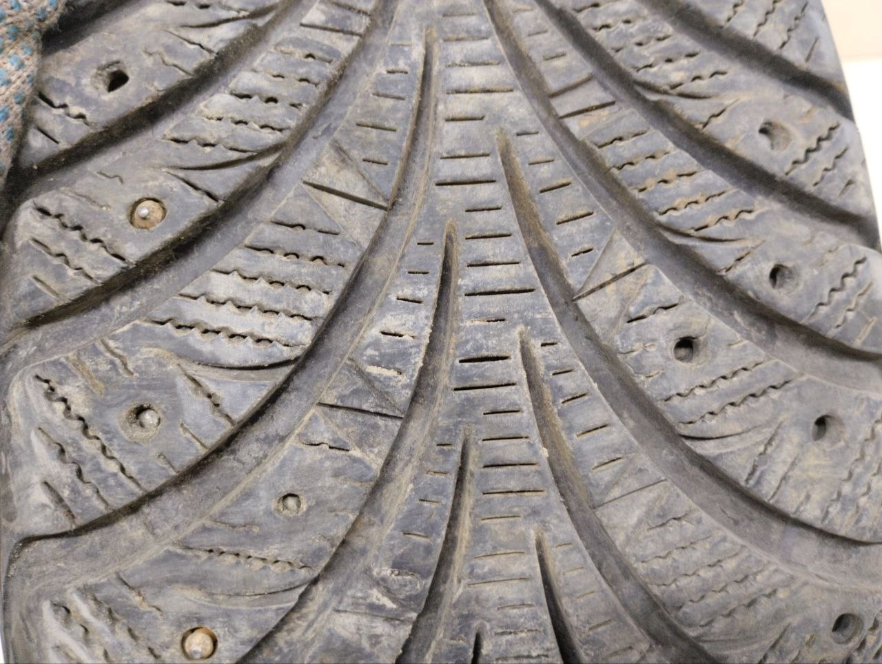 Шины R16 Зимние шипованные GOODYEAR 