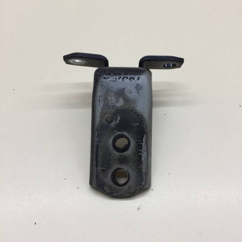 Петля двери передней правой верхняя Suzuki Grand Vitara 2005-2015