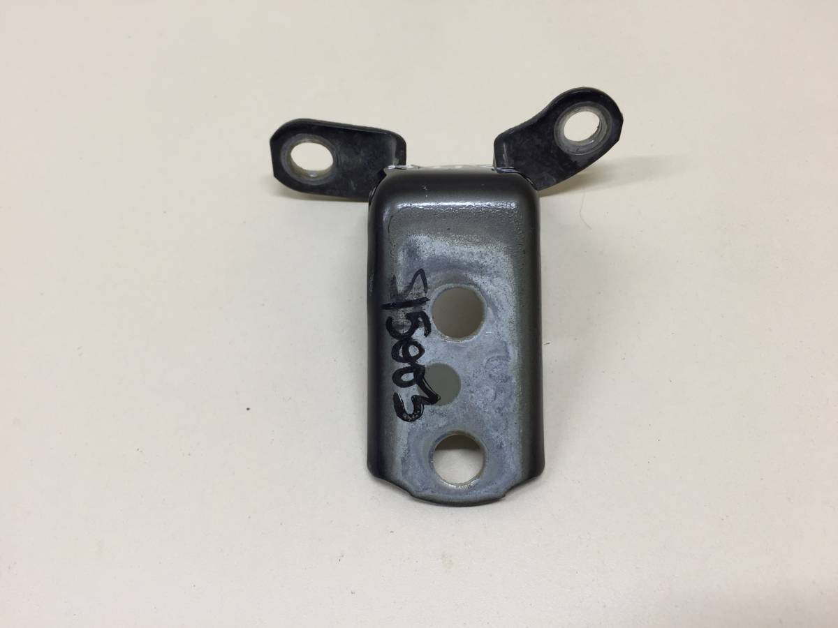 Петля двери задней правой нижняя Toyota Camry (V50) 2011-2017