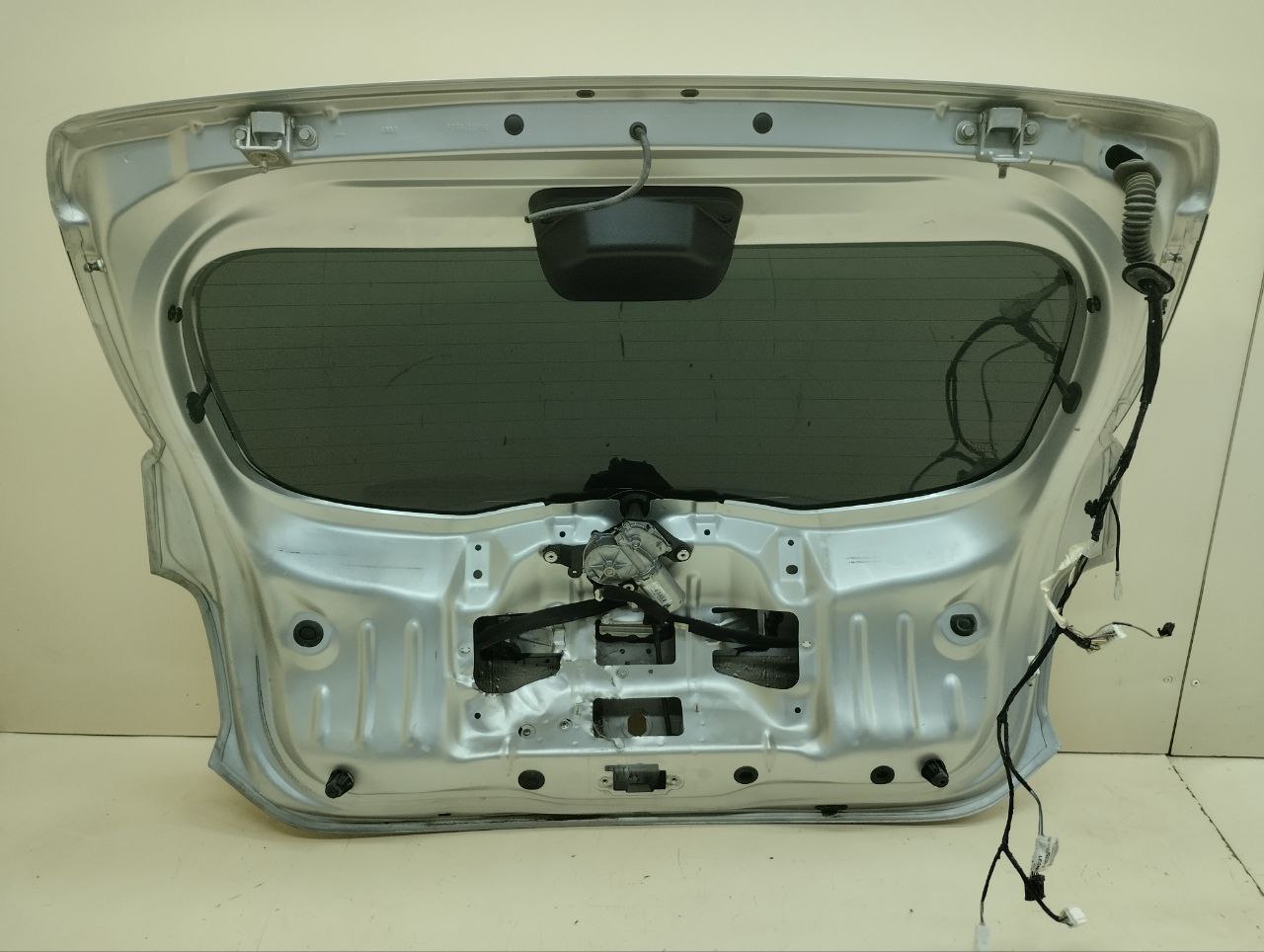 Дверь багажника со стеклом Renault Sandero Stepway (5S) 2014-2022