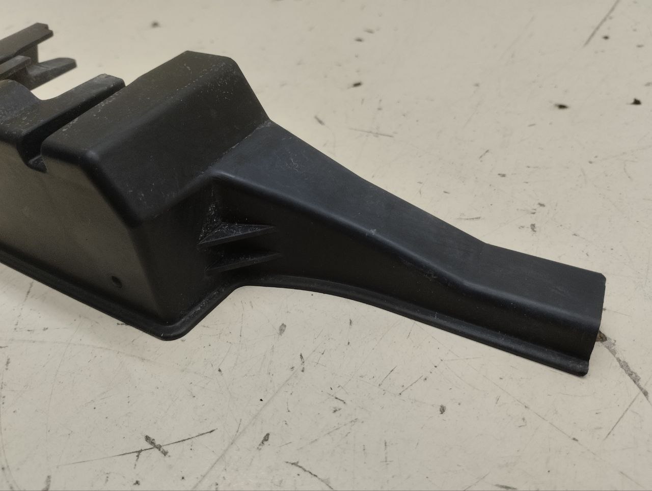 Кронштейн замка капота Toyota Land Cruiser Prado (J150) 2009-2022