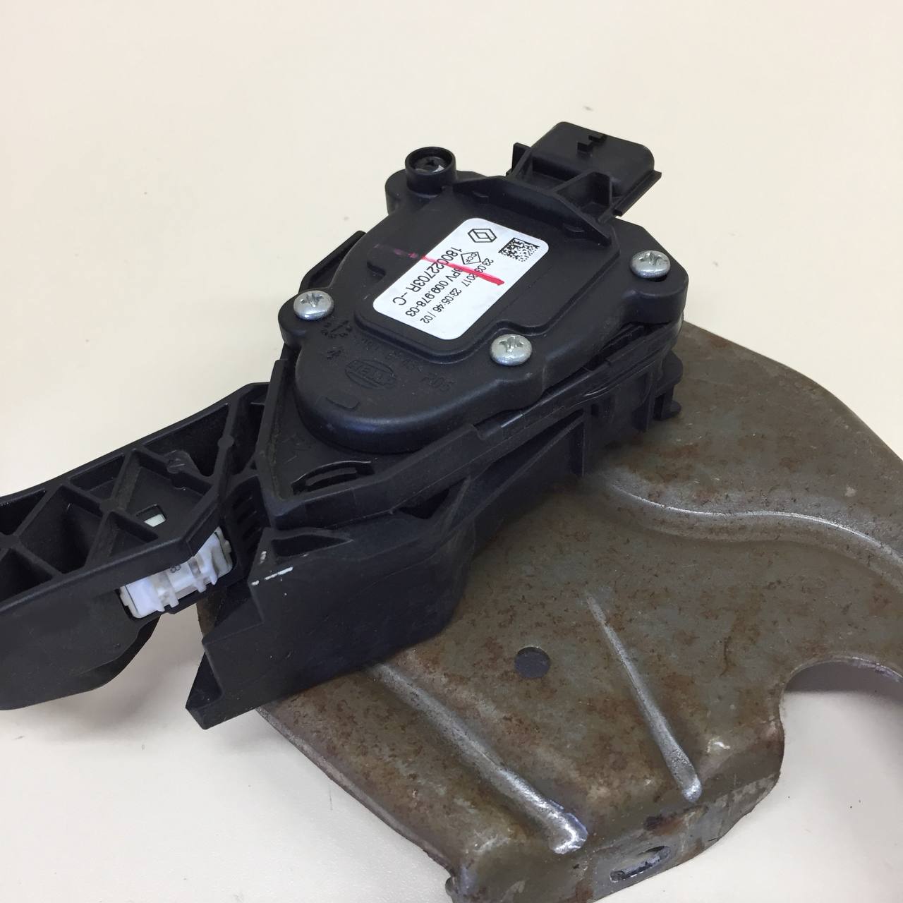 Педаль газа Renault Duster (HSA, HSM) 2012> Педаль газа Renault Duster (HSA, HSM) 2012>