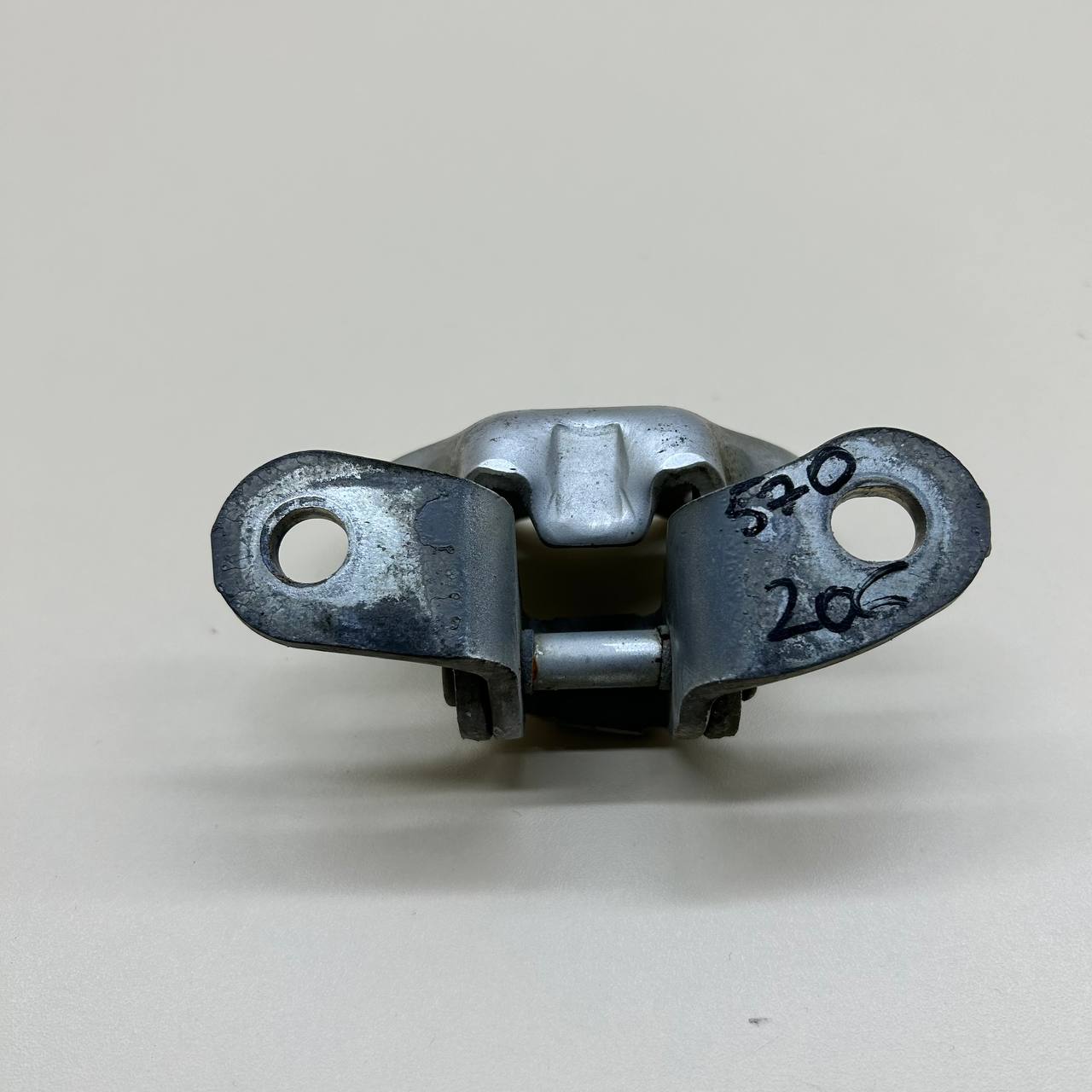 Петля двери передней правой нижняя Toyota Corolla E150 2006-2013 Петля двери передней правой нижняя Toyota Corolla E150 2006-2013