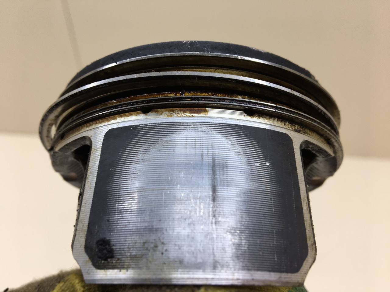 Поршень с шатуном Volkswagen Passat B7 2011-2015 Поршень с шатуном Volkswagen Passat B7 2011-2015