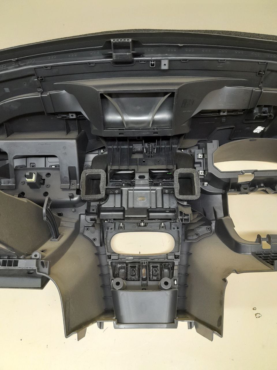 Торпедо Renault Logan (2) 2014> Торпедо Renault Logan (2) 2014>