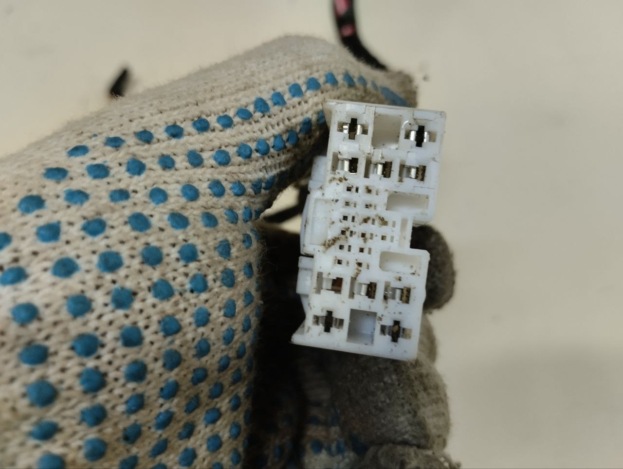 Дверь багажника со стеклом Lada Vesta 2015>