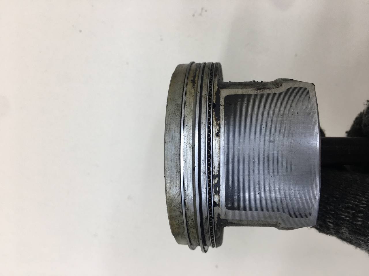 Поршень с шатуном Skoda Octavia (A5 1Z-) 2004-2013 Поршень с шатуном Skoda Octavia (A5 1Z-) 2004-2013