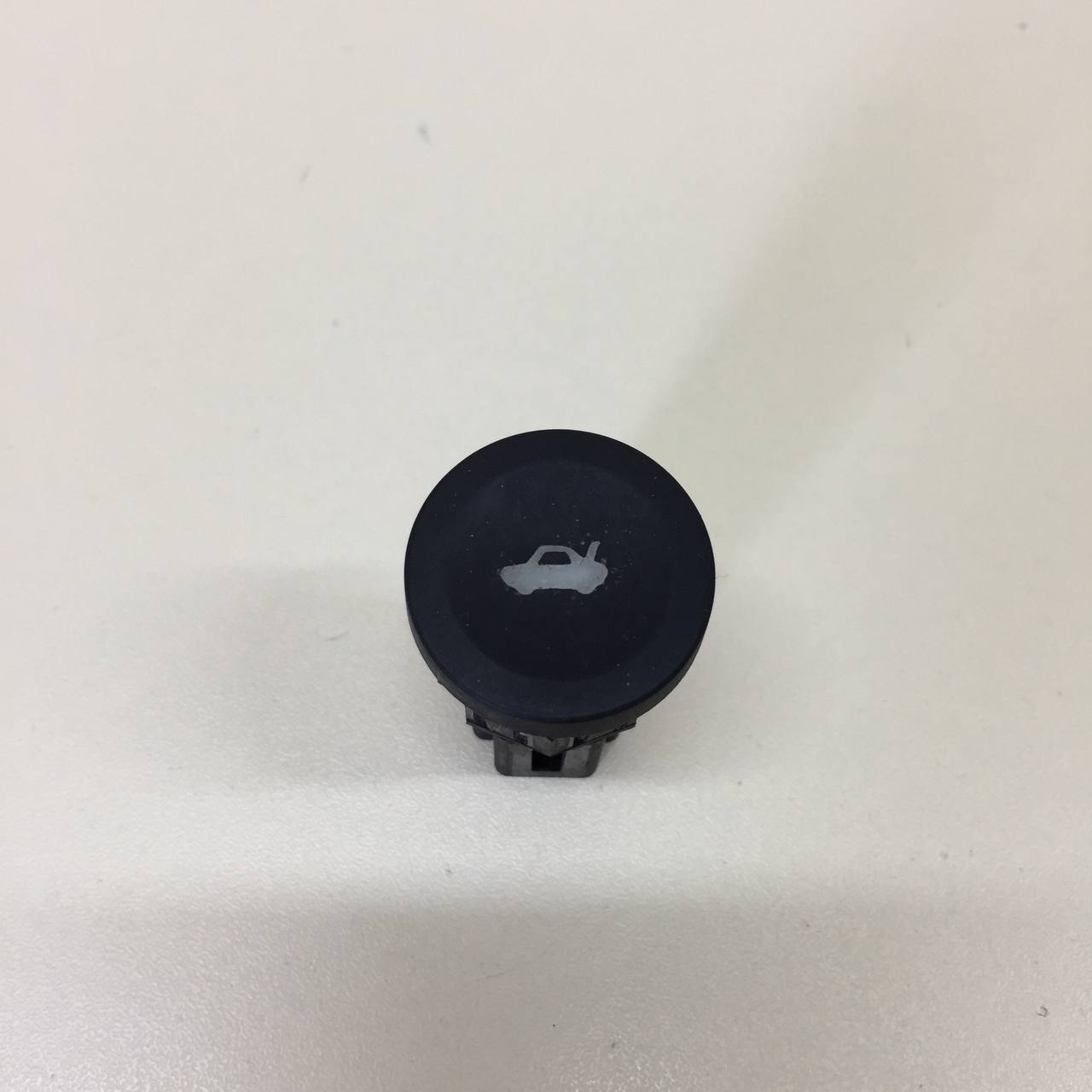 Кнопка открывания багажника Ford Fusion (JU) 2002-2012 Кнопка открывания багажника Ford Fusion (JU) 2002-2012