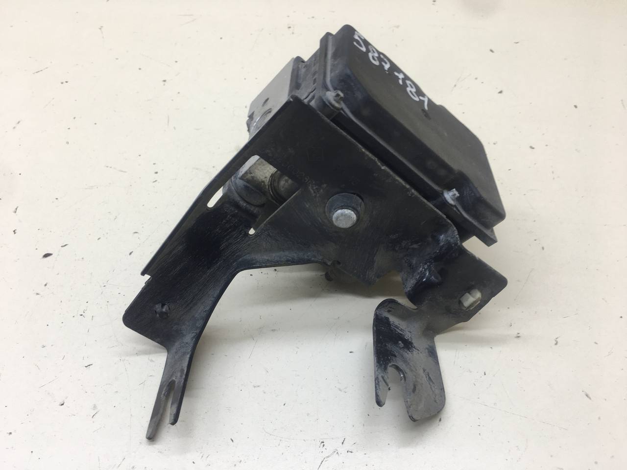 Блок ABS (насос) Nissan Almera 3 (G11, G15) 2012> Блок ABS (насос) Nissan Almera 3 (G11, G15) 2012>