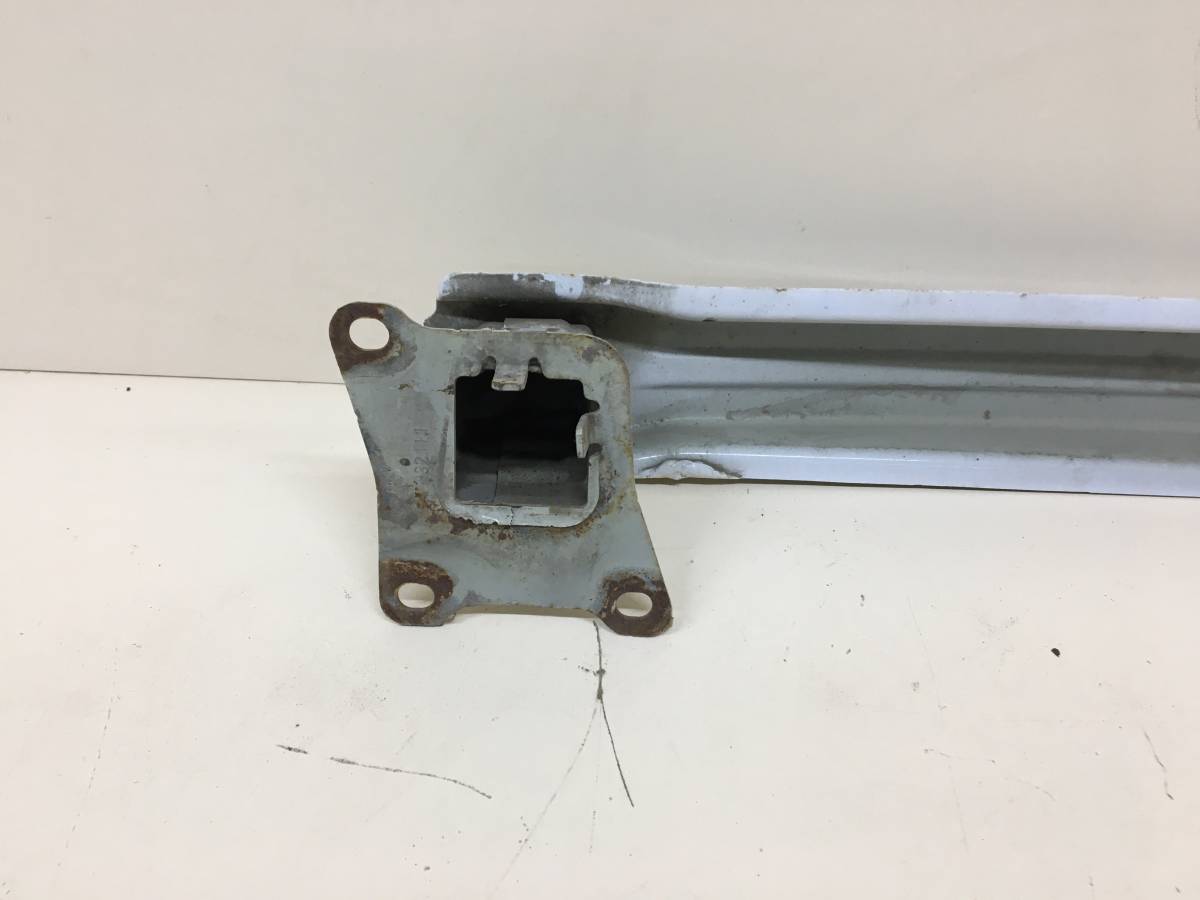 Усилитель заднего бампера Skoda Yeti 2009>