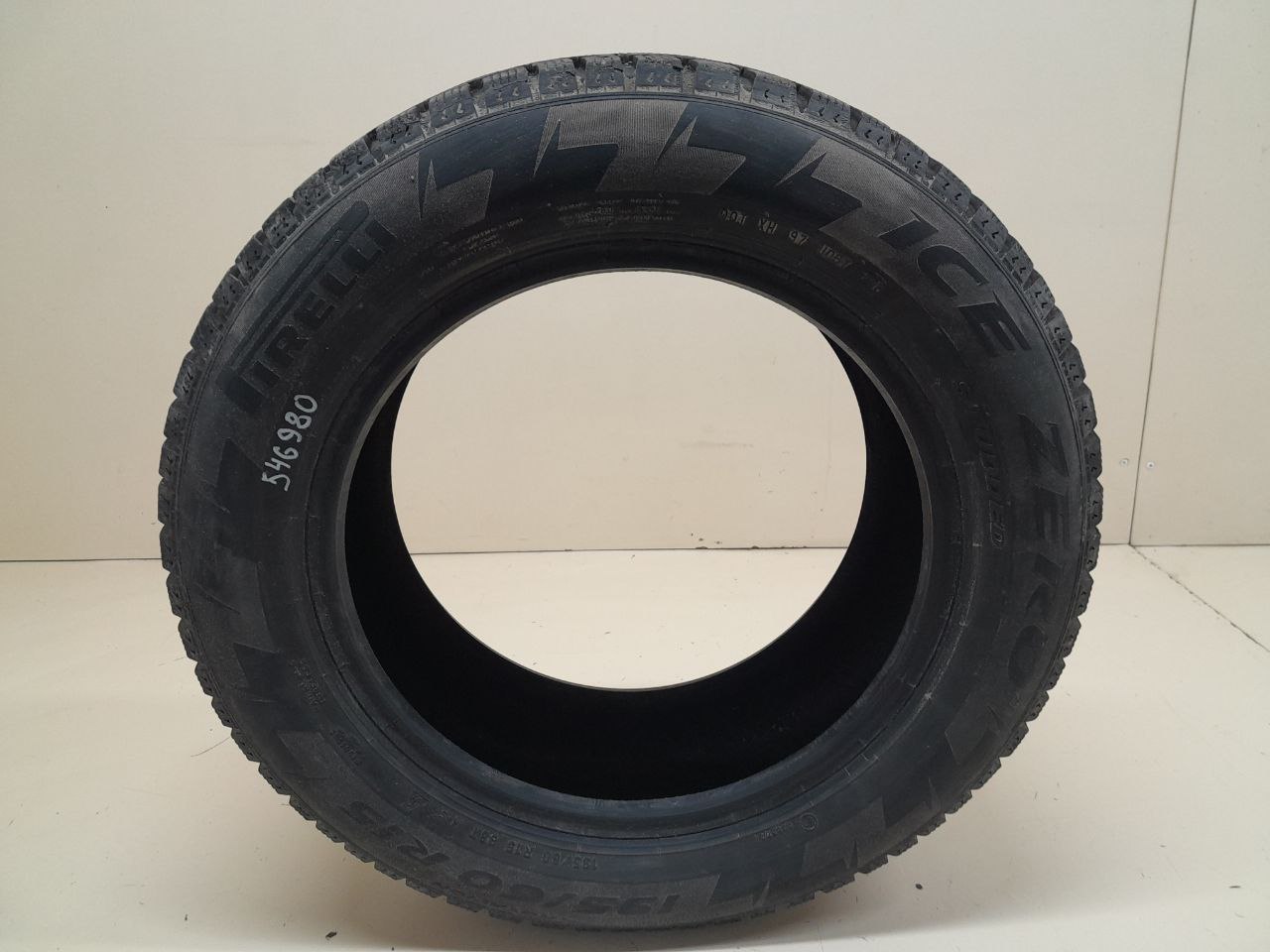 Шины R15 Зимние шипованные Pirelli Winter Ice Zero 