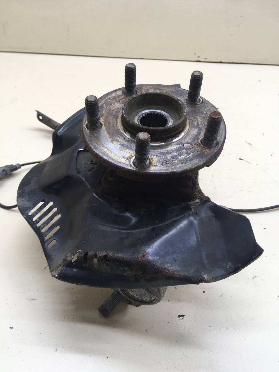 Кулак поворотный передний правый Toyota Corolla E150 2006-2013