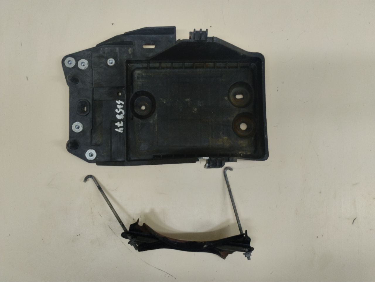 Крепление аккумулятора Mazda Mazda 3 (BM) 2013-2016 Крепление аккумулятора Mazda Mazda 3 (BM) 2013-2016