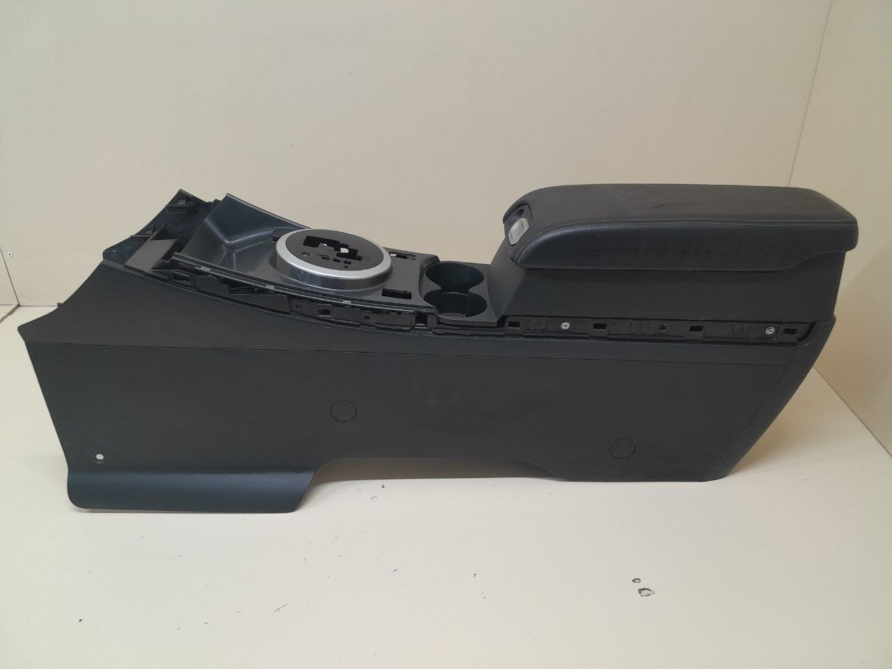 Консоль центральная Mazda CX-7 (ER) 2006-2012 Консоль центральная Mazda CX-7 (ER) 2006-2012