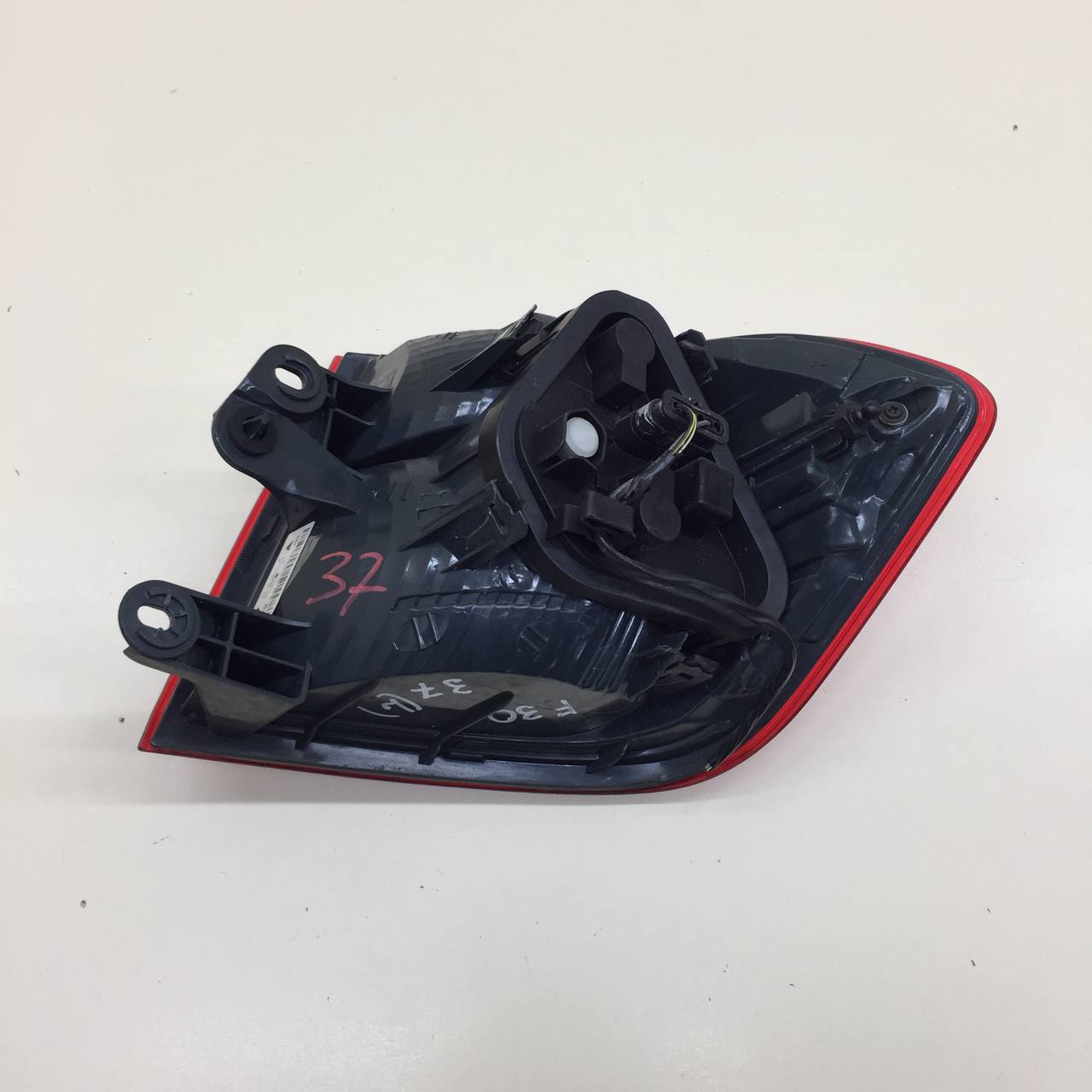 Фонарь задний наружный левый BMW 3-series F30/F31 2011>