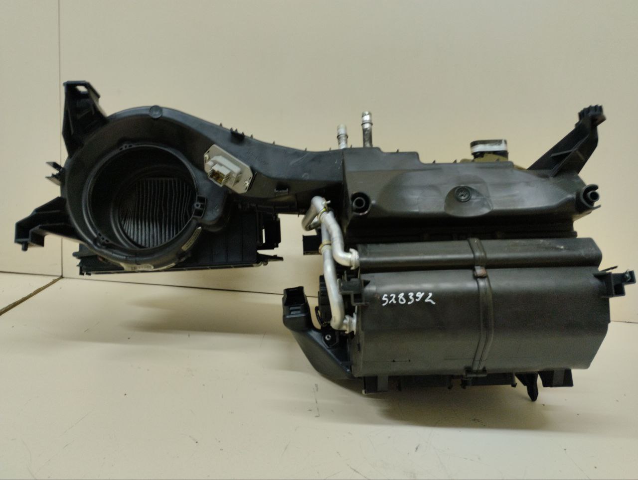 Корпус отопителя Land Rover Discovery 3 (L319) 2004-2009 Корпус отопителя Land Rover Discovery 3 (L319) 2004-2009