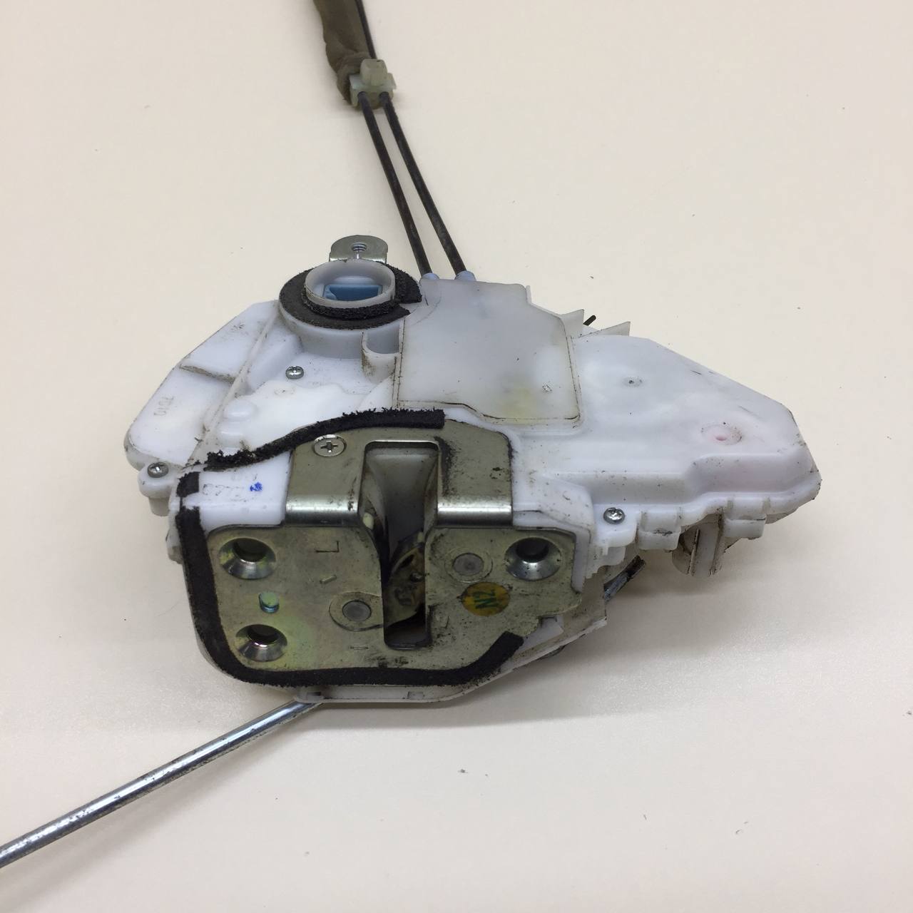 Замок двери передней левой Honda Civic 4D 2006-2012