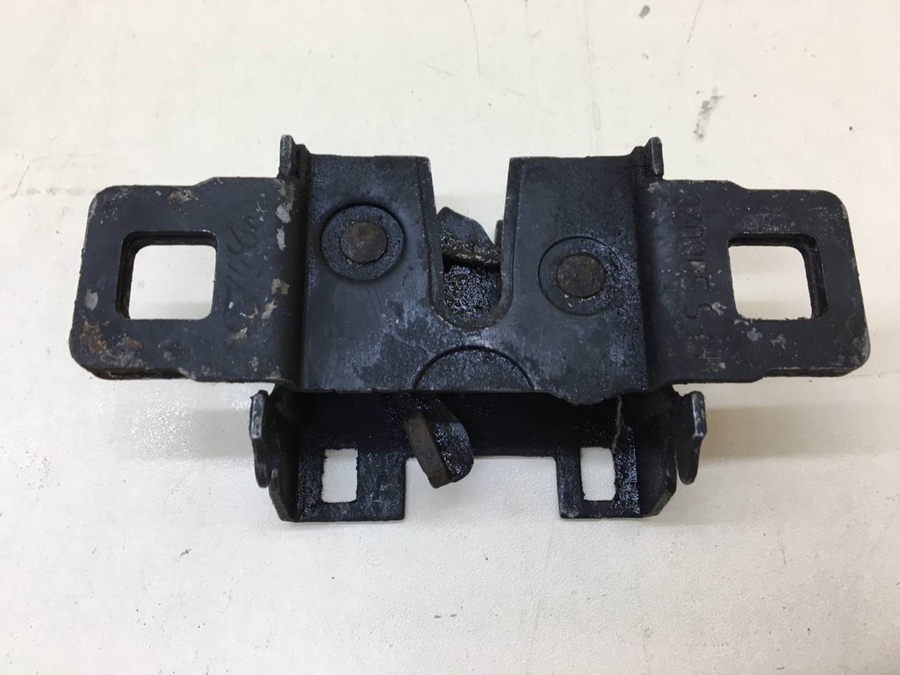 Замок капота Land Rover Range Rover Sport 2005-2012 Замок капота Land Rover Range Rover Sport 2005-2012