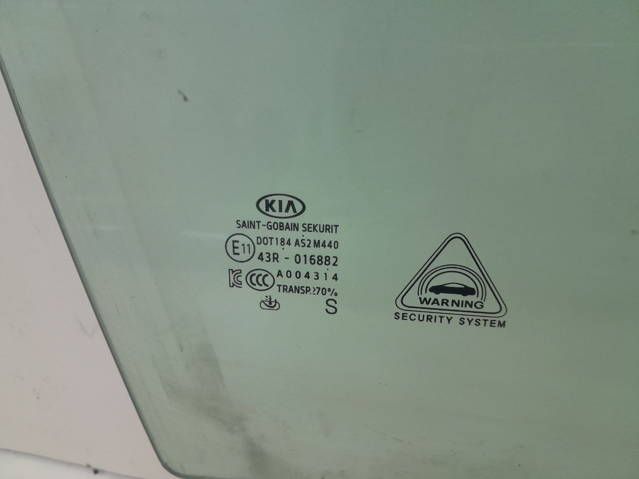Стекло двери передней правой Kia Cerato (BD) 2018-2022
