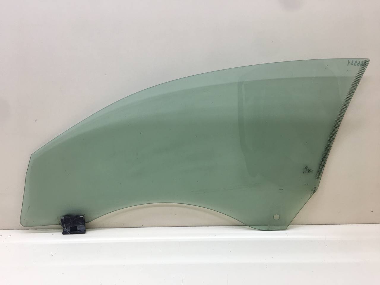 Стекло двери передней правой BMW 6-Series E63 2003-2010