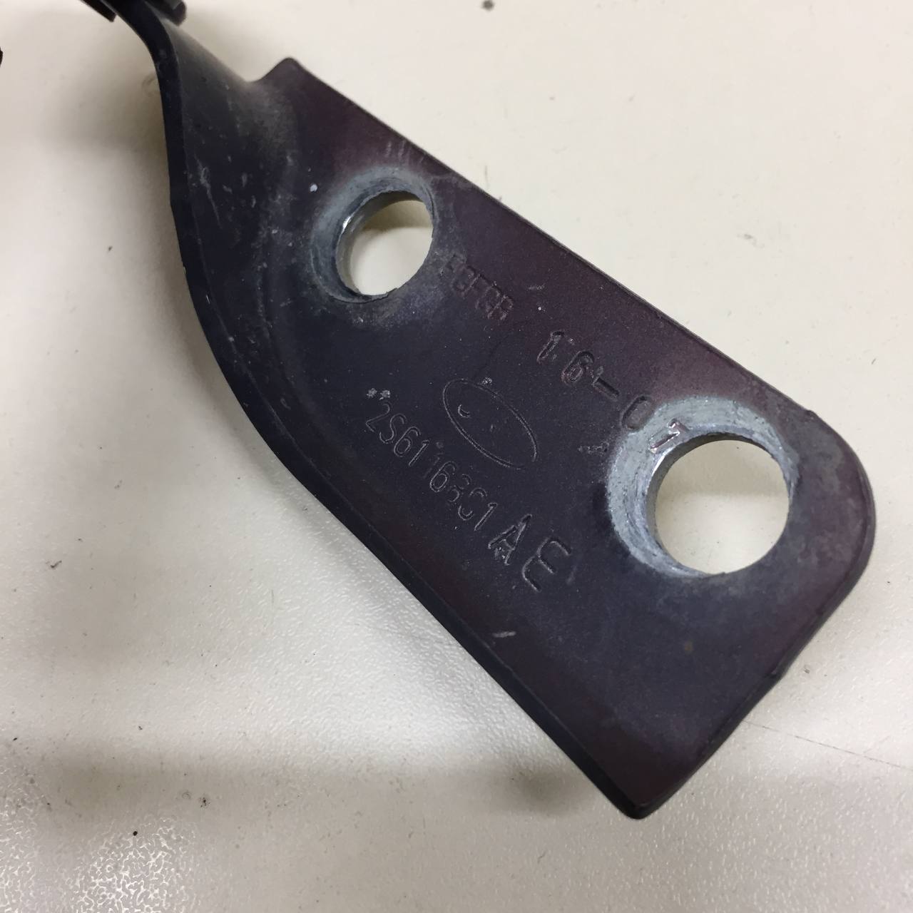 Петля капота левая Ford Fusion (JU) 2002-2012