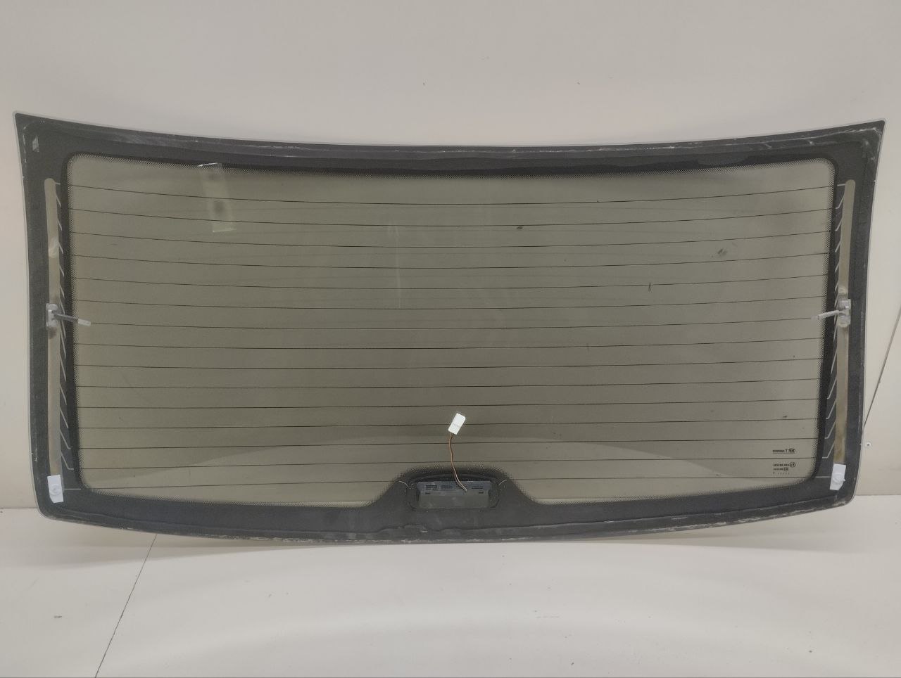 Стекло заднее Lada Granta 2011>