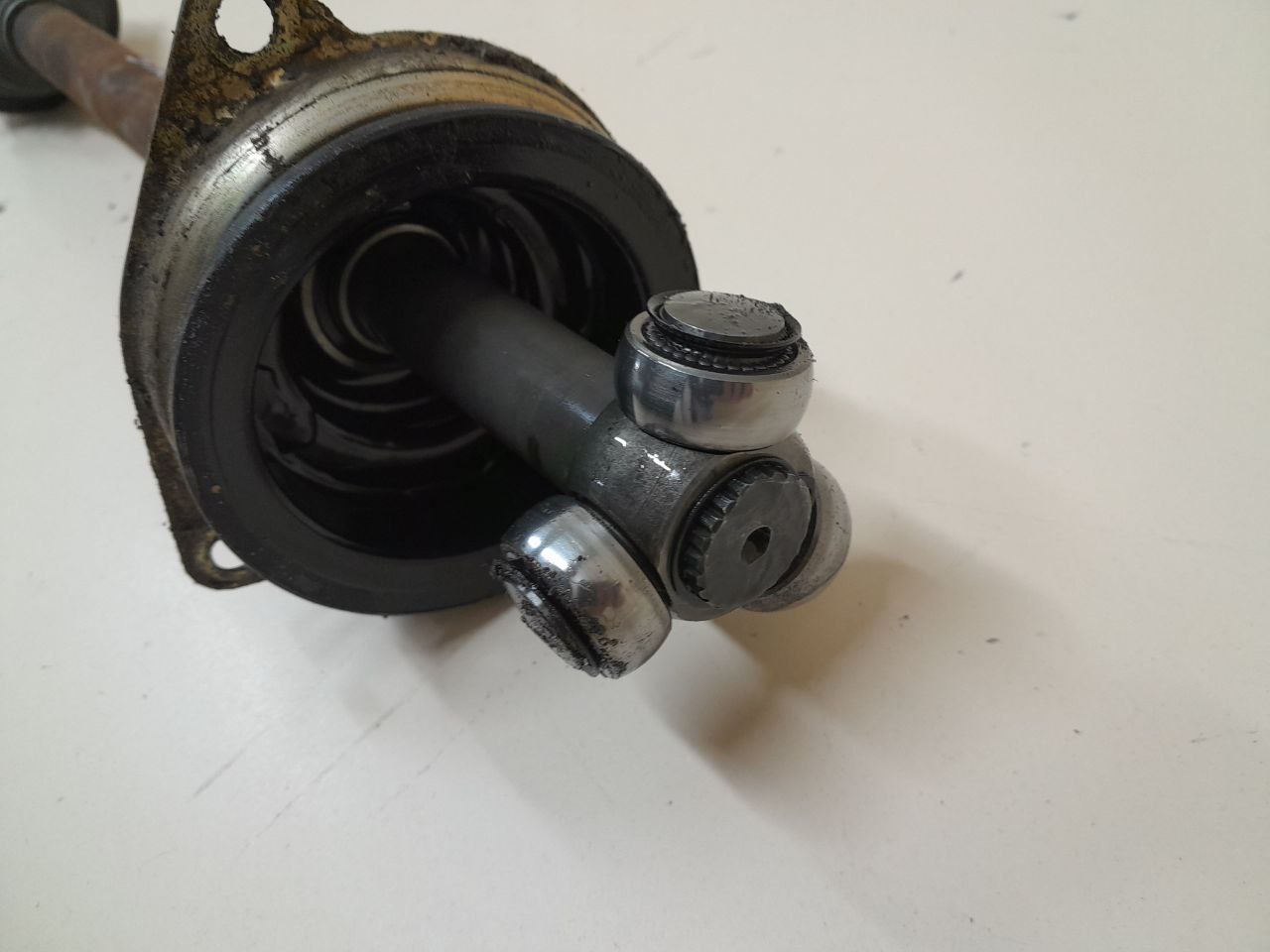 Полуось передняя левая Renault Logan (1) 2005-2014