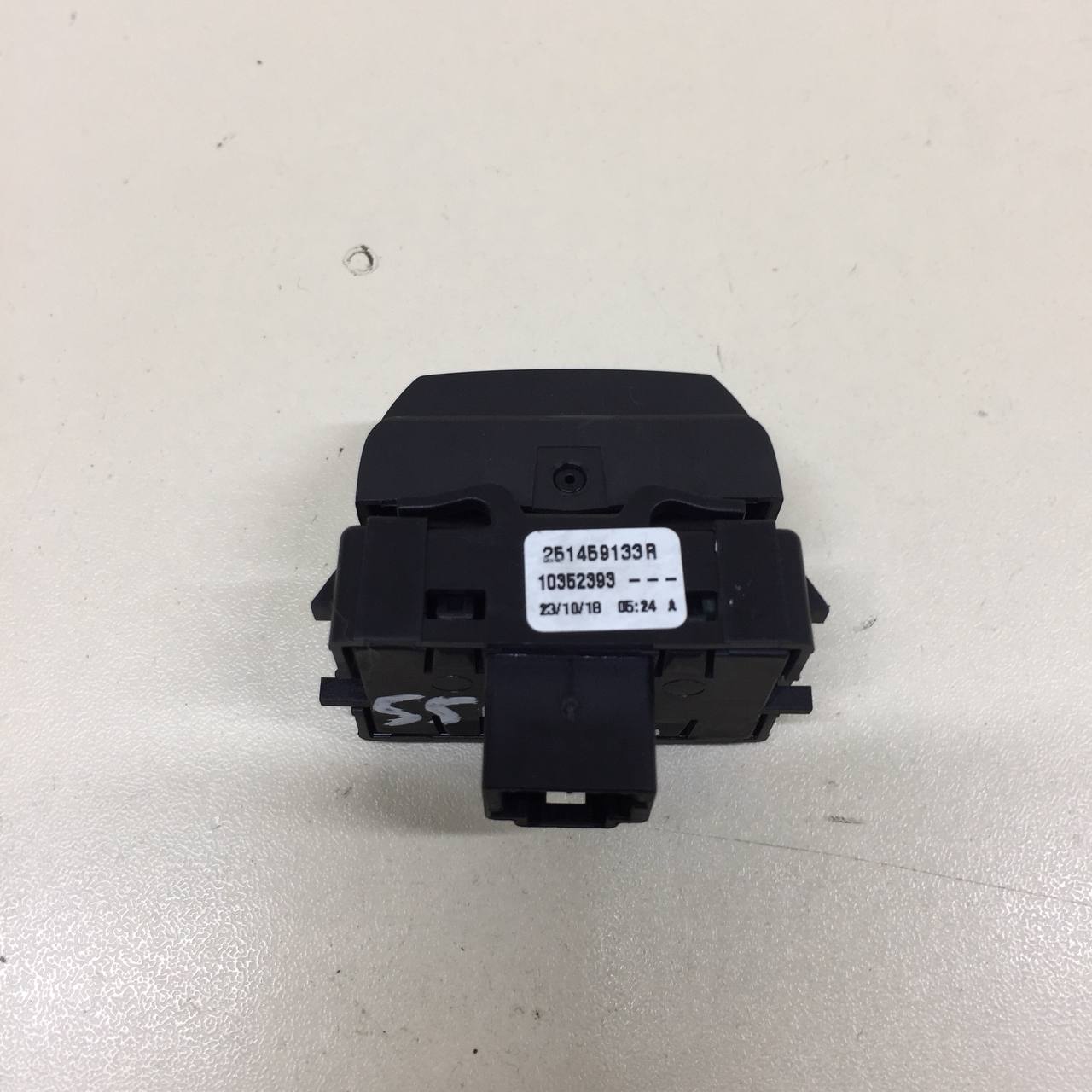 Кнопка антипробуксовочной системы Renault Sandero Stepway (5S) 2014-2022 Кнопка антипробуксовочной системы Renault Sandero Stepway (5S) 2014-2022