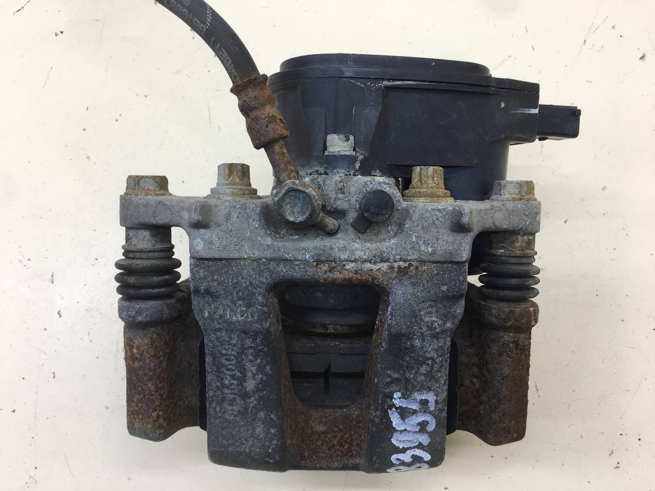 Суппорт задний правый Hyundai i40 (VF) 2011>