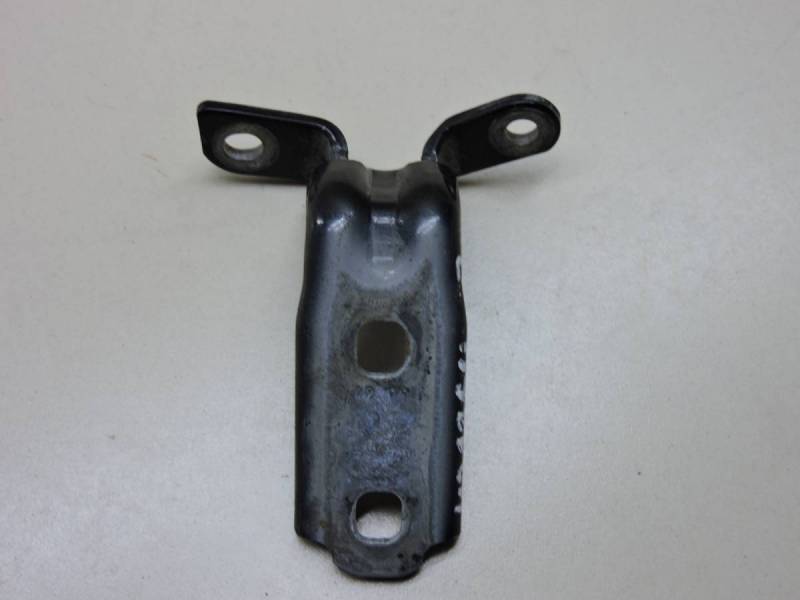 Петля двери задней правой нижняя Opel Astra J 2010-2017