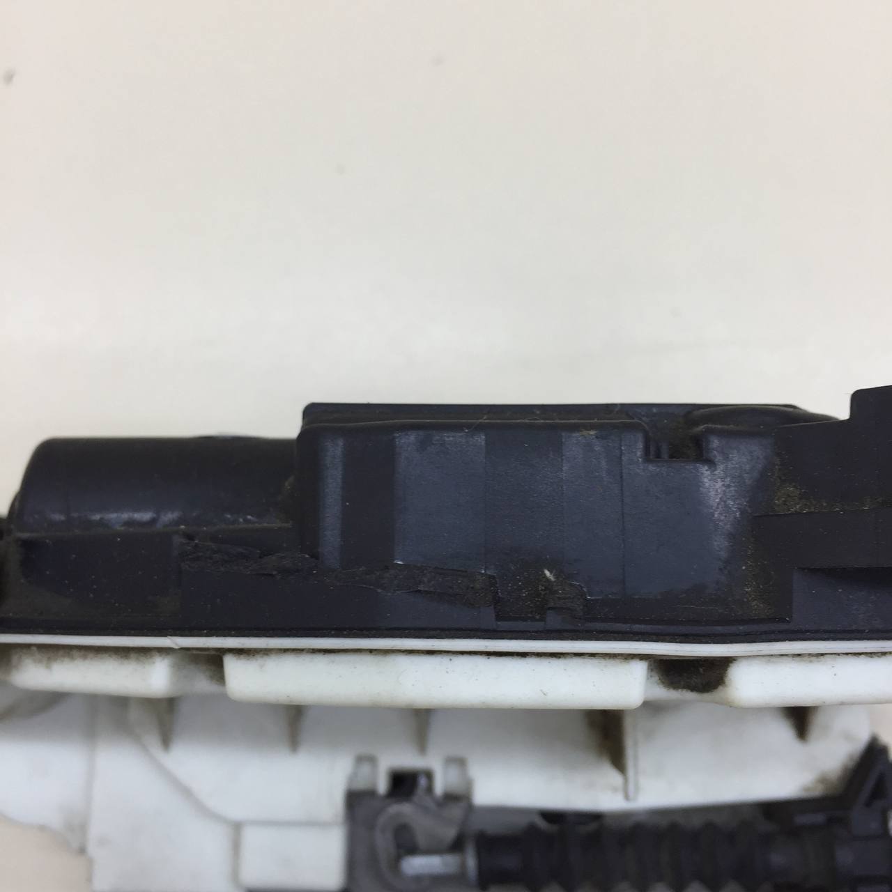 Замок двери задней правой Volkswagen Tiguan (5N1) 2007-2011 Замок двери задней правой Volkswagen Tiguan (5N1) 2007-2011