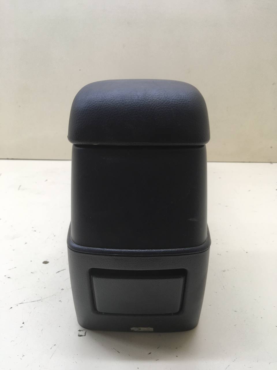 Консоль центральная Mazda Mazda 6 (GG) 2002-2007 Консоль центральная Mazda Mazda 6 (GG) 2002-2007