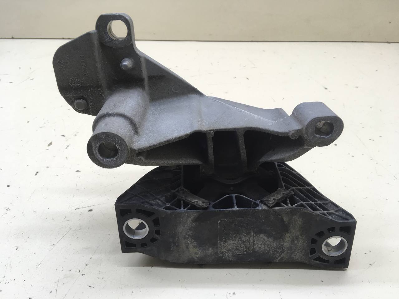 Опора двигателя правая Nissan Almera 3 (G11, G15) 2012> Опора двигателя правая Nissan Almera 3 (G11, G15) 2012>