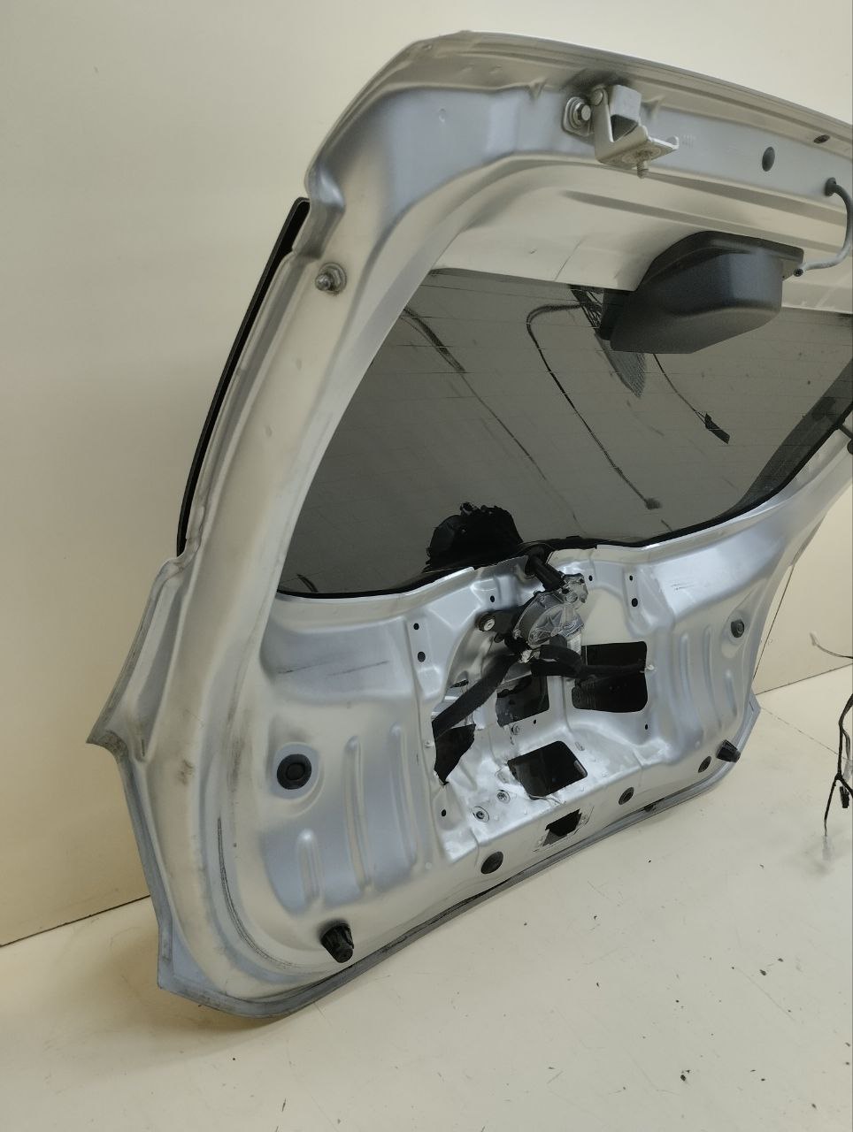 Дверь багажника со стеклом Renault Sandero Stepway (5S) 2014-2022