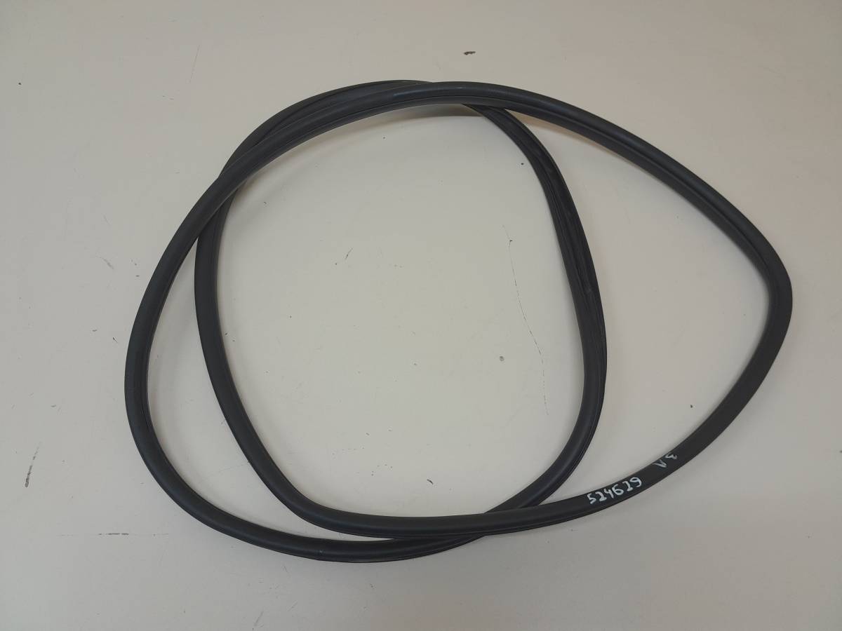 Уплотнитель проема двери задней левой Hyundai ix55 2007-2013