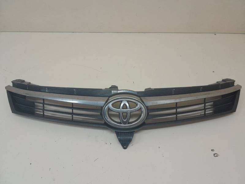 Решетка радиатора Toyota Camry (XV50) 2011-2017