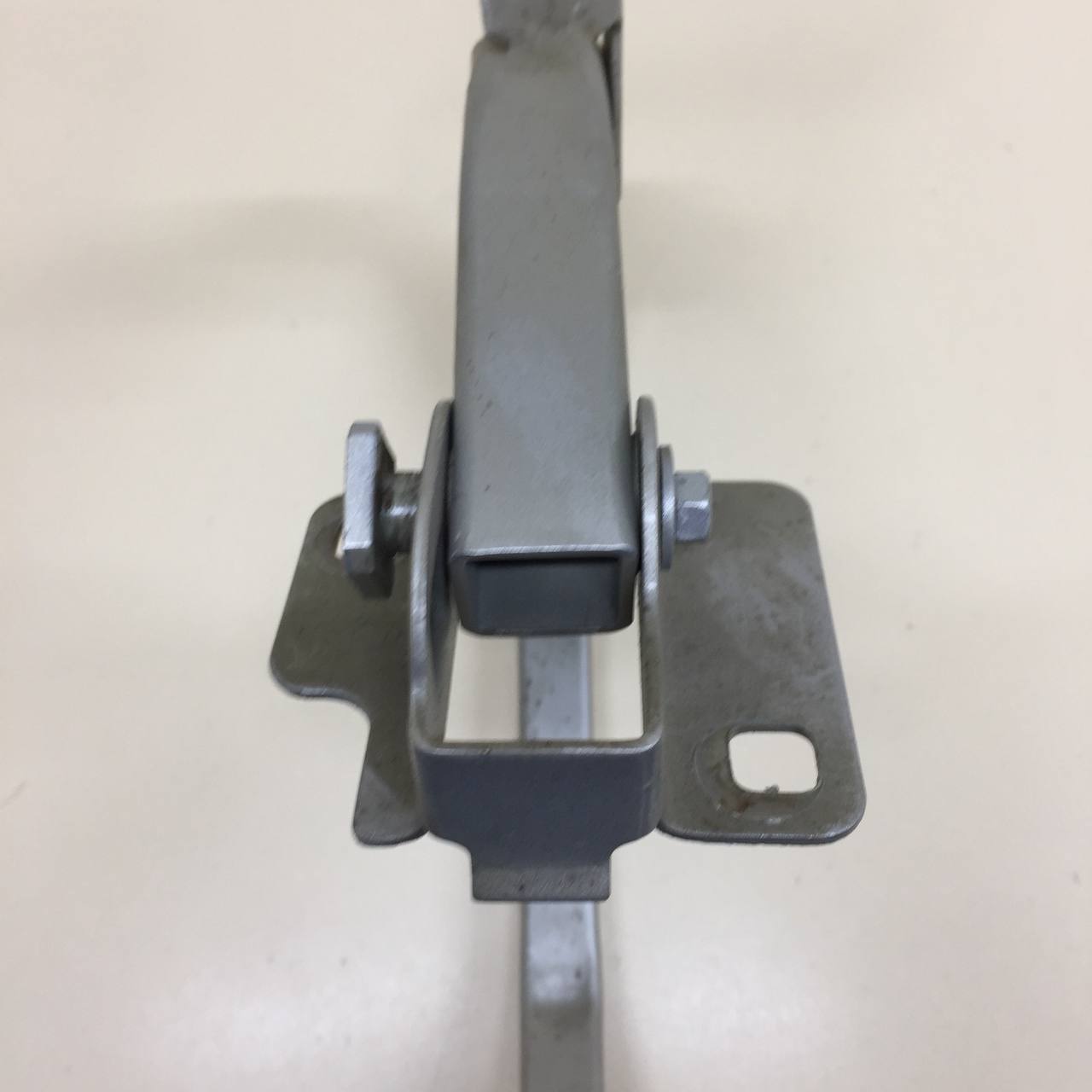 Петля крышки багажника Renault Logan (1) 2005-2014 Петля крышки багажника Renault Logan (1) 2005-2014