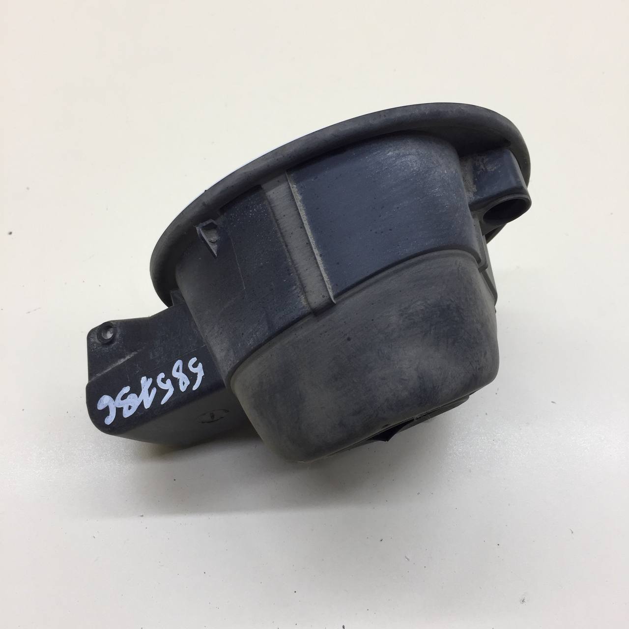 Лючок бензобака Volkswagen Polo (MK5) 2011-2020 Лючок бензобака Volkswagen Polo (MK5) 2011-2020