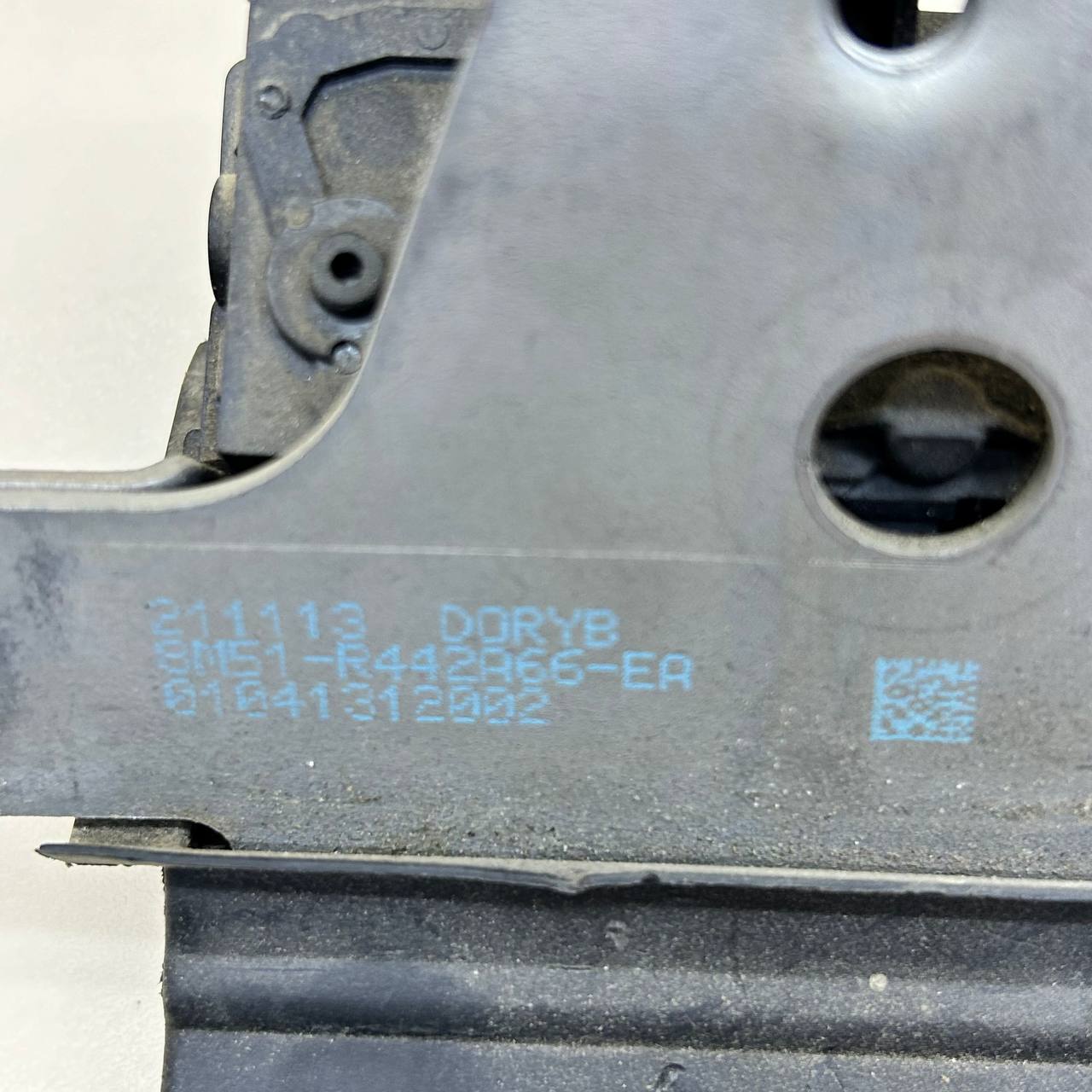 Замок багажника Ford Focus 2 (DA) 2005-2008 Замок багажника Ford Focus 2 (DA) 2005-2008