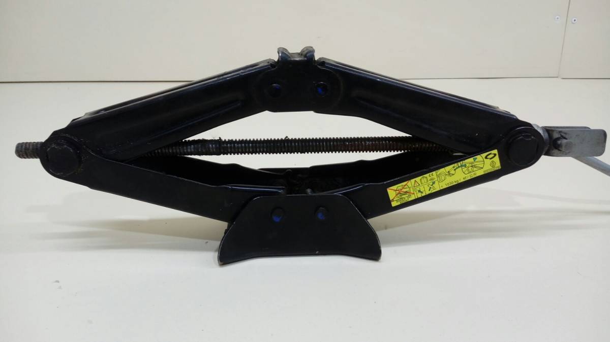 Домкрат Nissan Almera 3 (G11, G15) 2012> Домкрат Nissan Almera 3 (G11, G15) 2012>