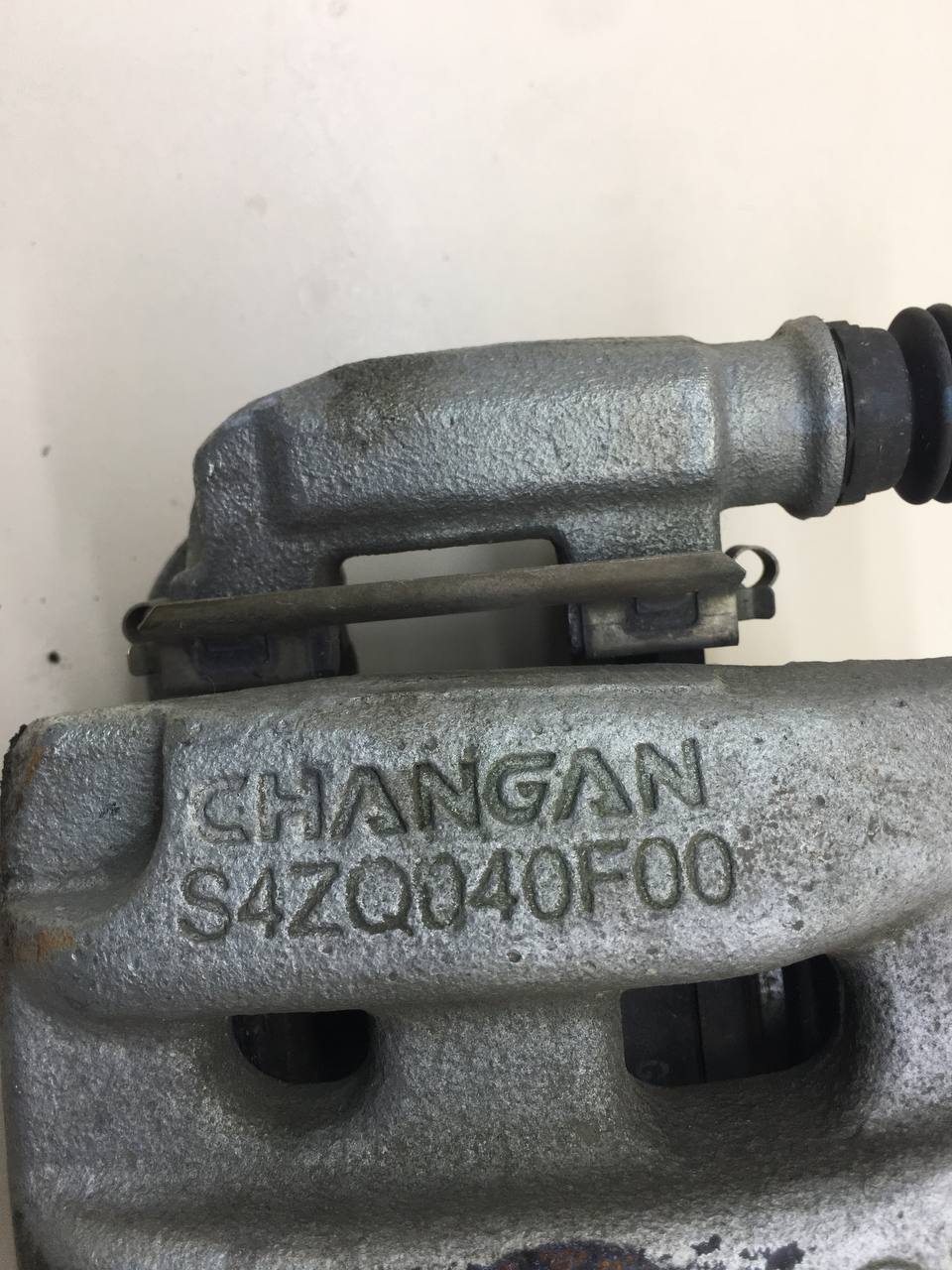 Суппорт передний левый Changan UNI-K 2020> Суппорт передний левый Changan UNI-K 2020>