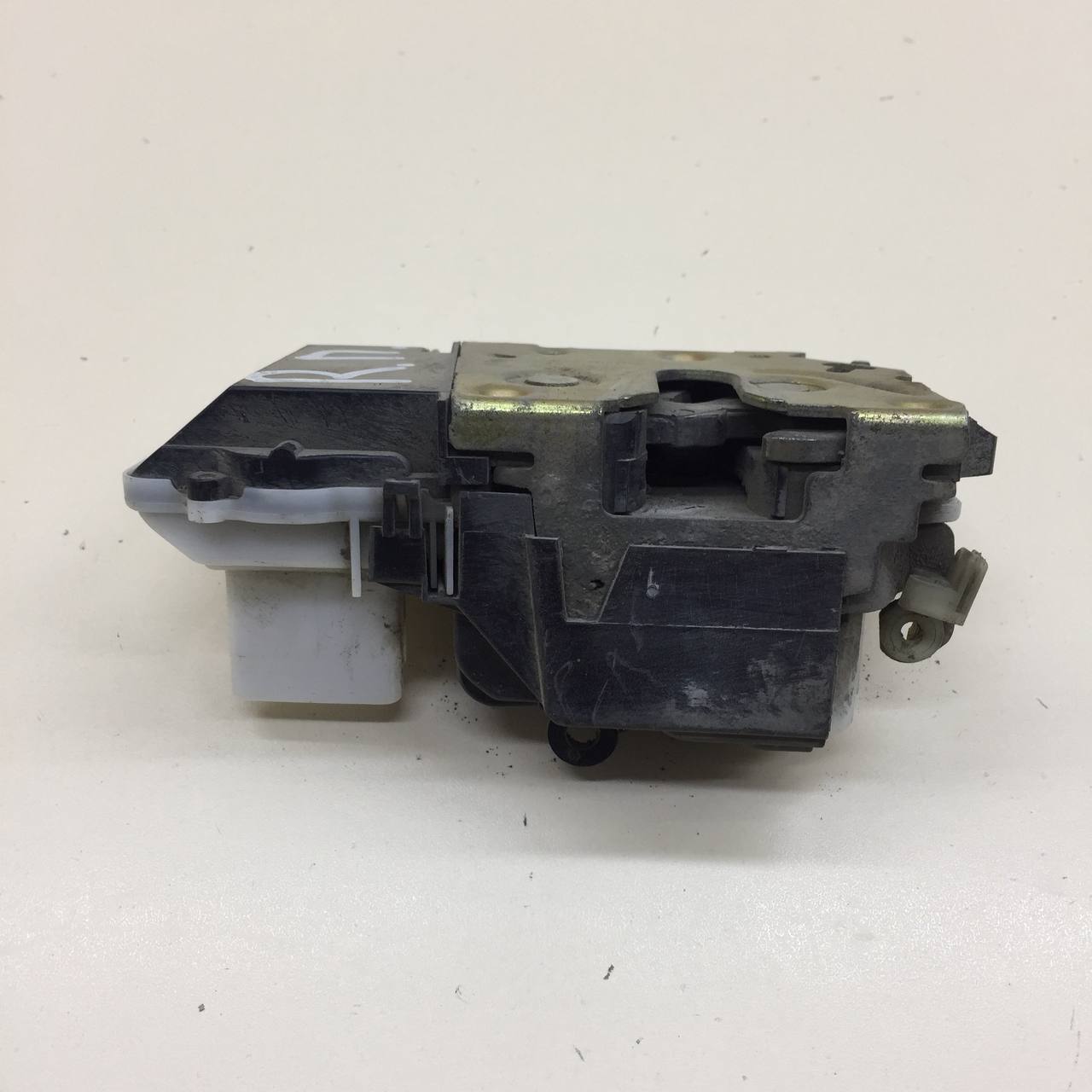 Замок двери передней правой Citroen C5 2001-2008