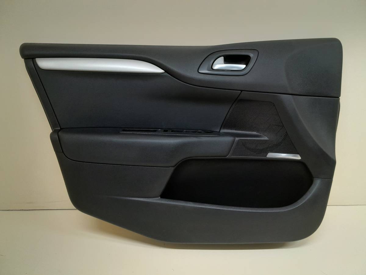 Обшивка двери передней левой Citroen C4 2011>