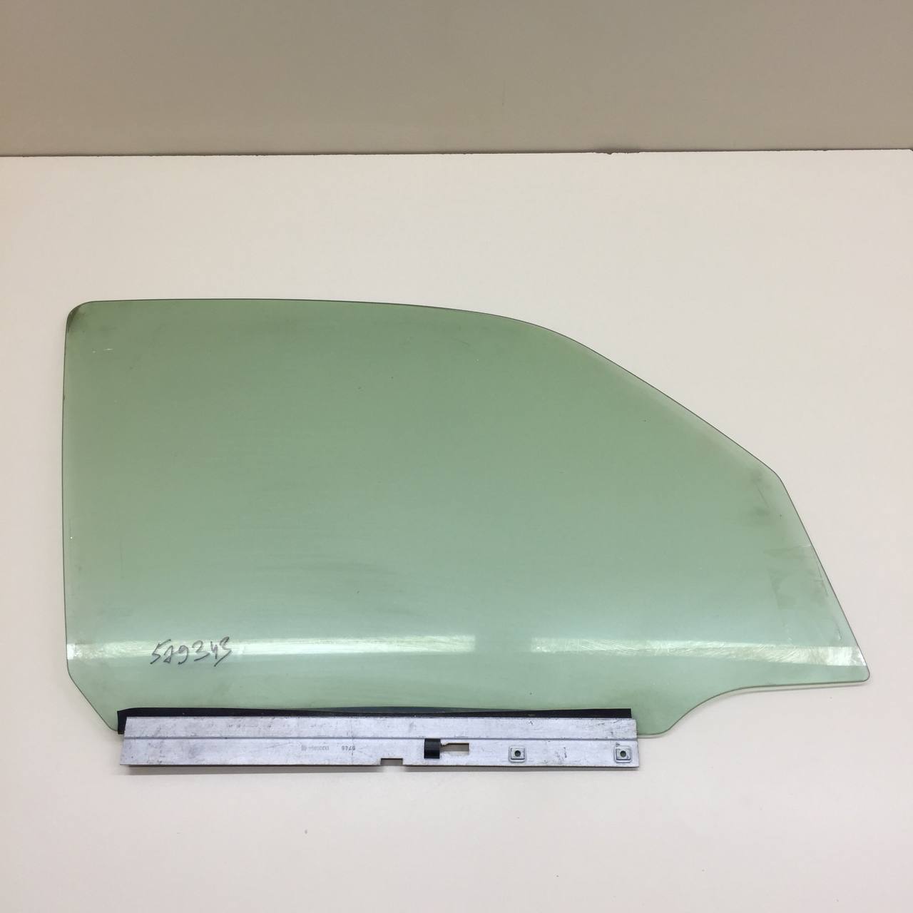 Стекло двери передней правой Opel Meriva 2003-2010