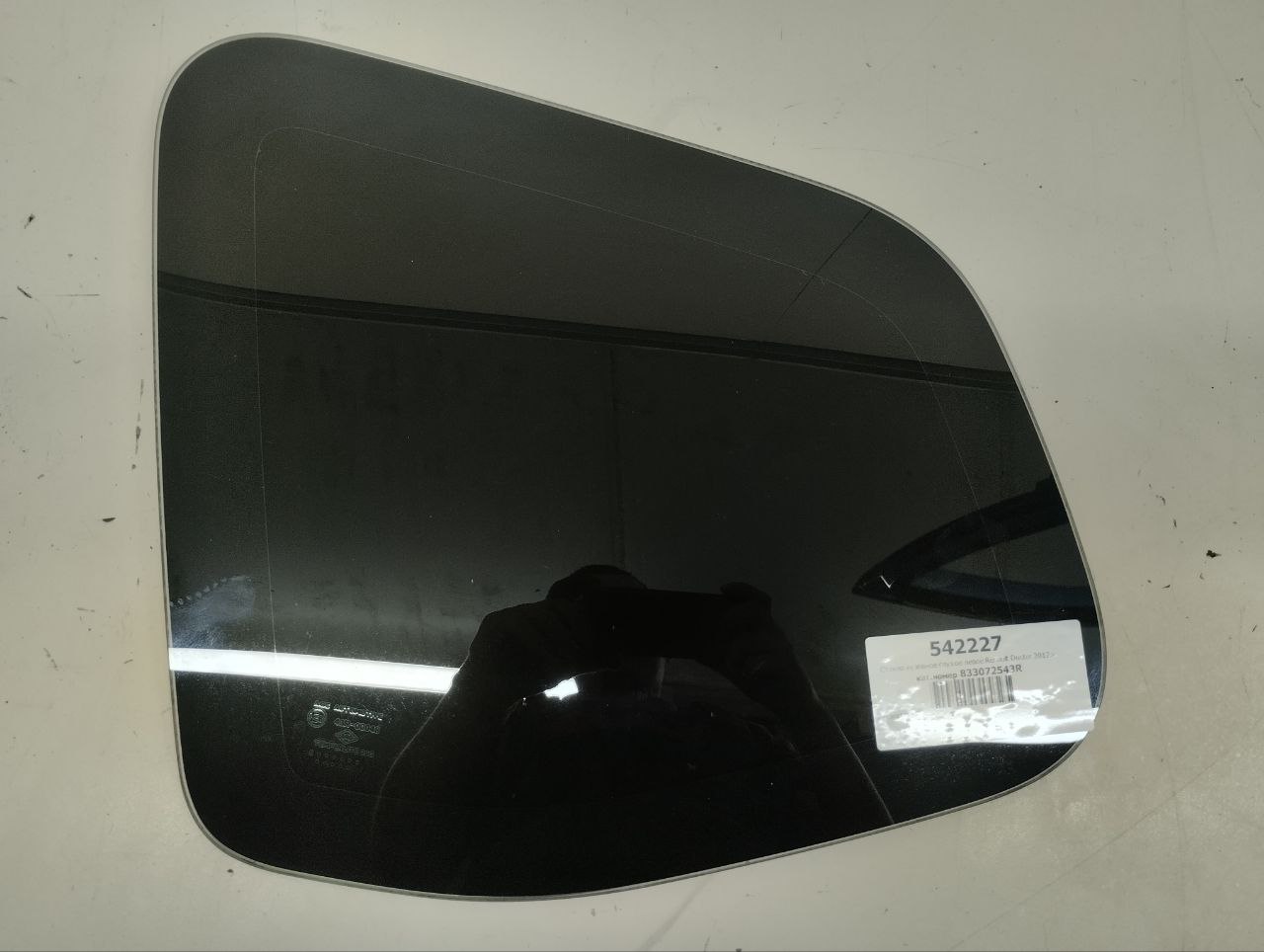 Стекло кузовное глухое левое Renault Duster (HSA, HSM) 2012> Стекло кузовное глухое левое Renault Duster (HSA, HSM) 2012>