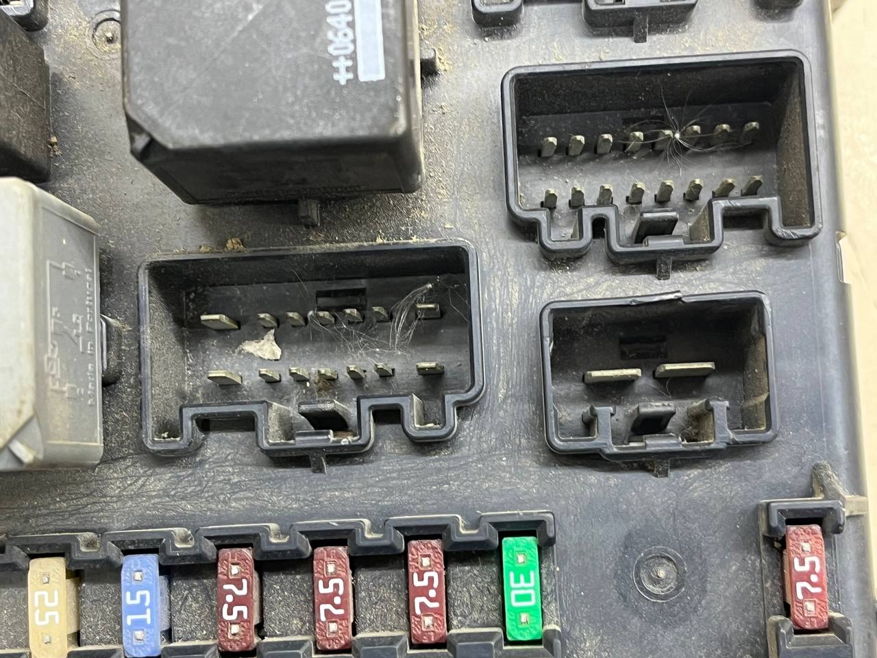 Блок предохранителей Ford Mondeo 3 2000-2007