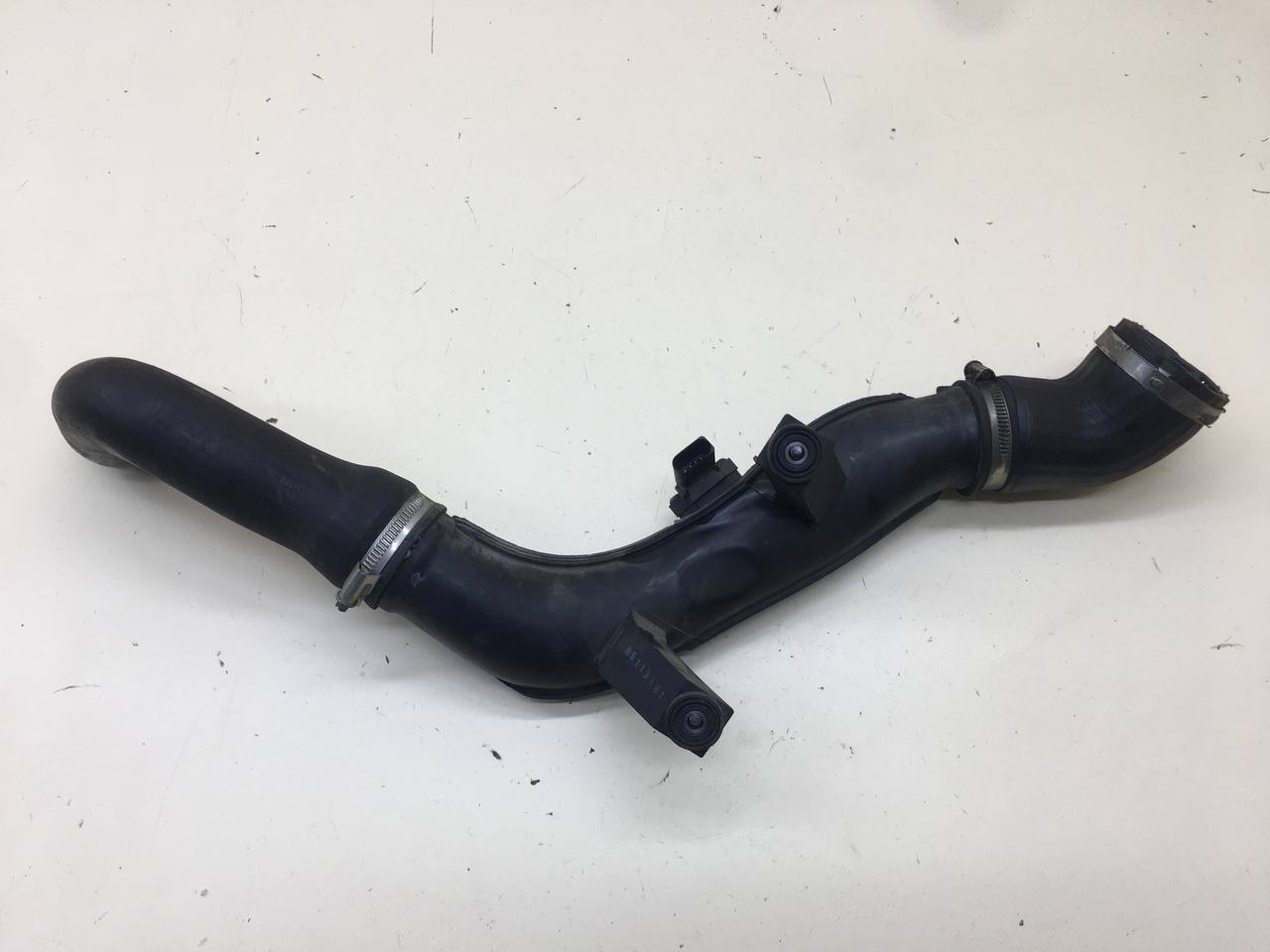 Патрубок интеркулера Volkswagen Passat B7 2011-2015 Патрубок интеркулера Volkswagen Passat B7 2011-2015