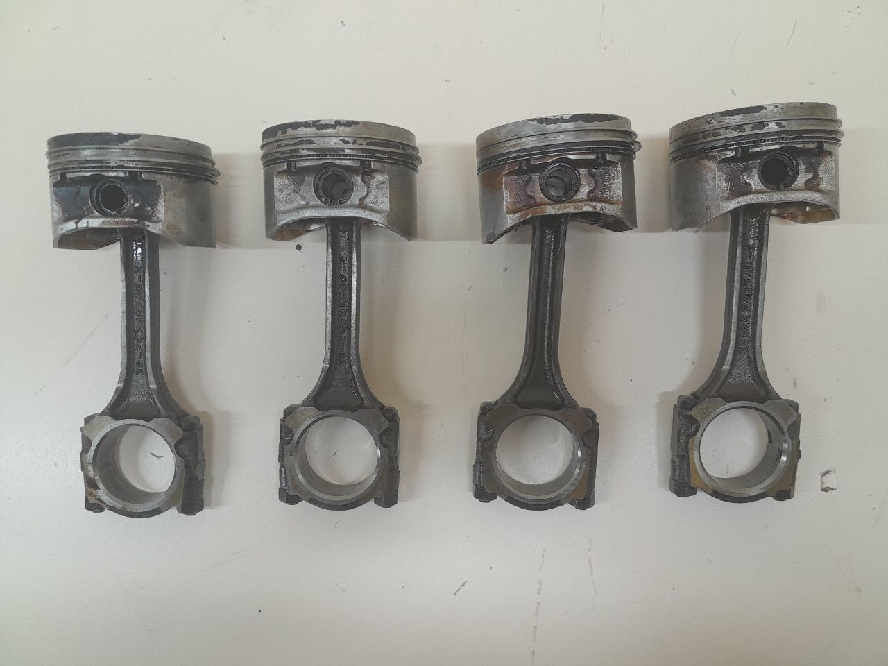 Поршень с шатуном Nissan Almera Classic (B10) 2006-2013 Поршень с шатуном Nissan Almera Classic (B10) 2006-2013