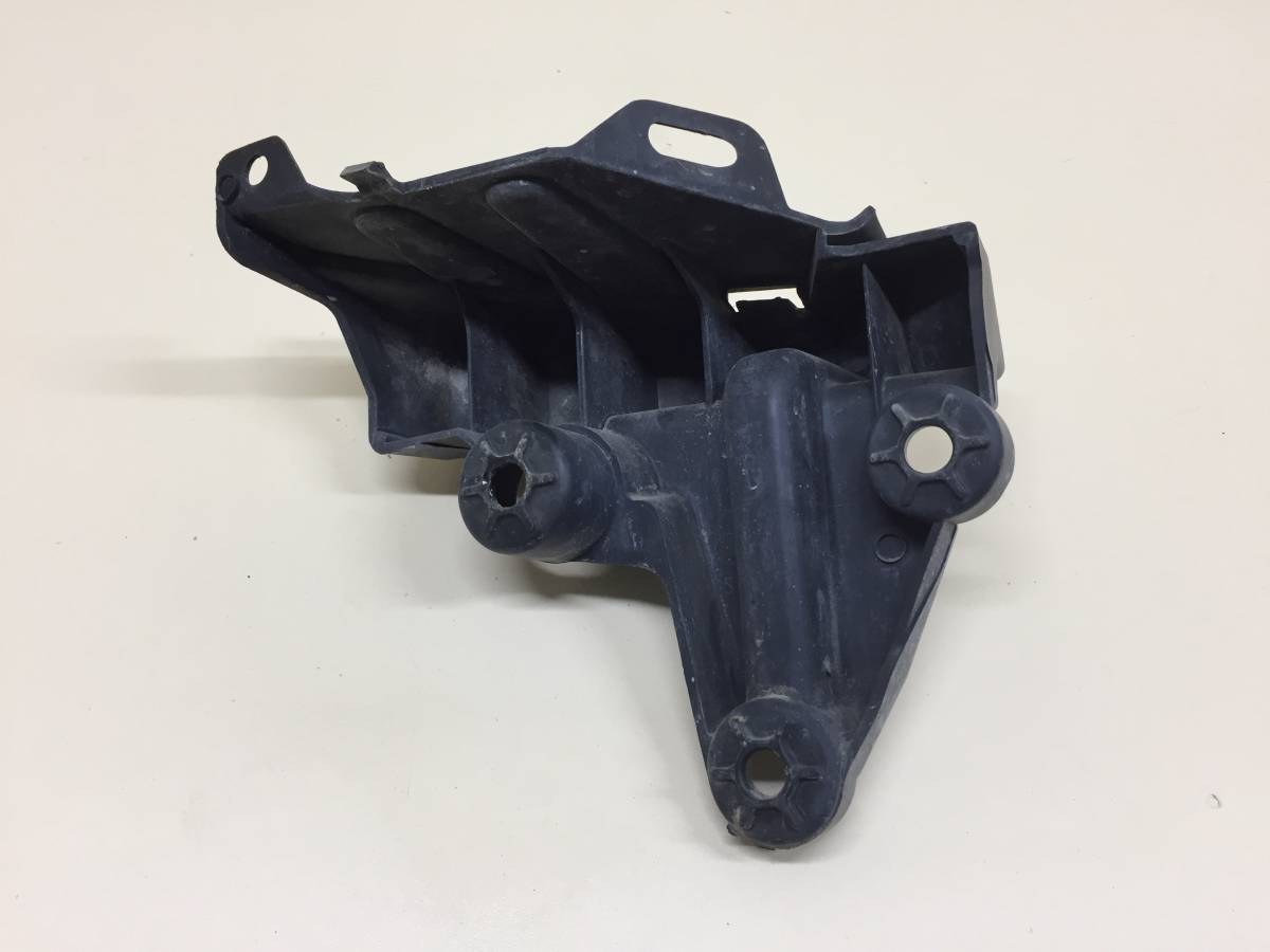 Кронштейн заднего бампера правый Citroen C4 2011>